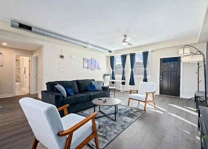 Upscale King Bed With Full Workspace And Free Parking Pittsburgh