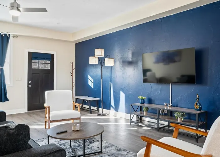 Upscale King Bed With Full Workspace And Free Parking * Pittsburgh