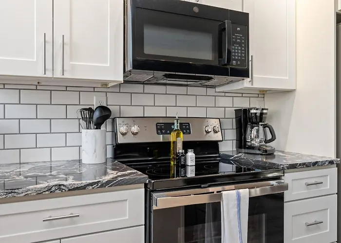 Apartment Upscale King Bed With Full Workspace And Free Parking
