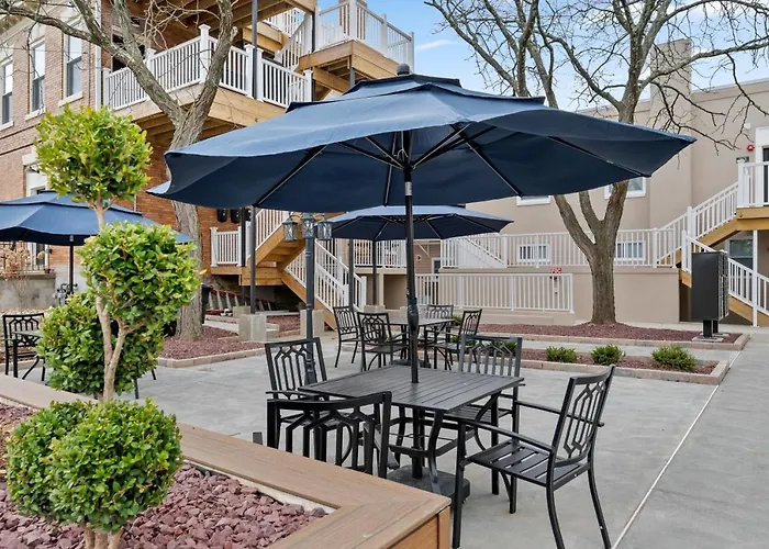 Upscale King Bed With Full Workspace And Free Parking * Pittsburgh