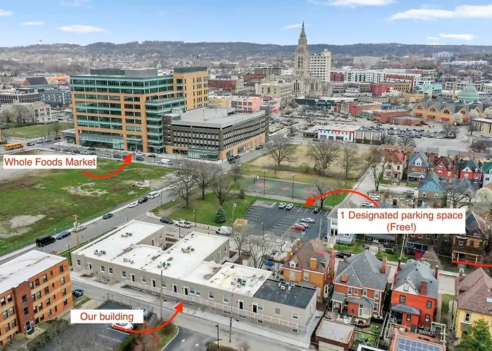 Upscale King Bed With Full Workspace And Free Parking